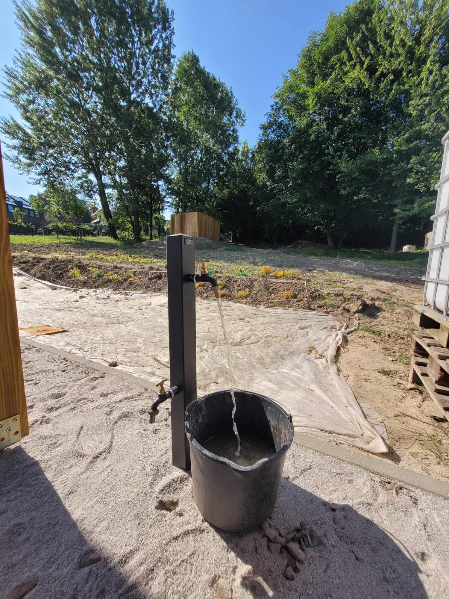 Z kranu leci woda. Zdjęcie zrobiła Marzena Garzeł.